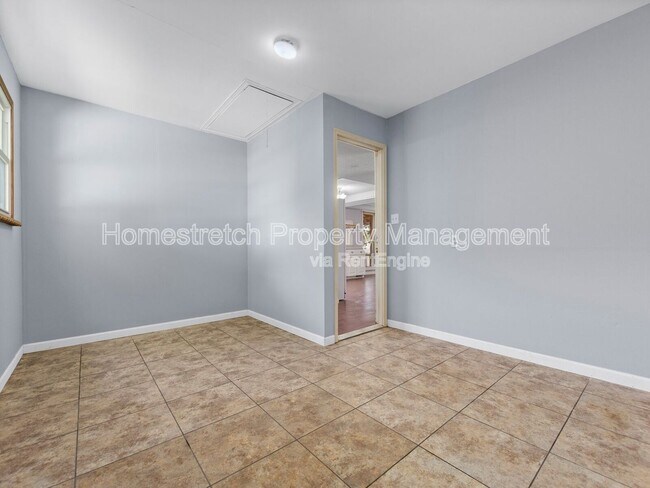 Building Photo - 16 Saali Dr
