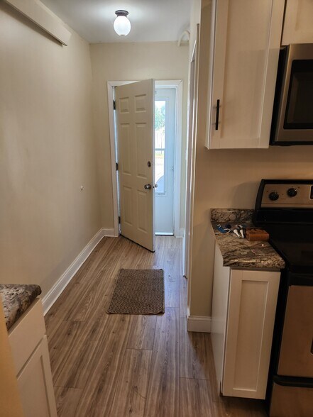 Inviting entrance with deadbolt and front door parking - 1424 Avenue A