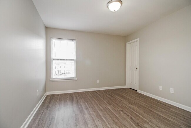 Building Photo - 8051 Logan Dr