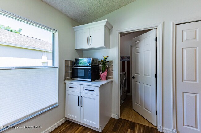 Building Photo - 4610 Manchester Dr
