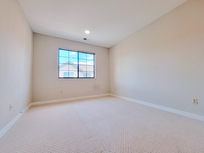 Building Photo - 3076 Fostoria Cir