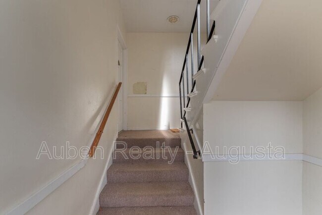 Building Photo - 501 Milledge Rd