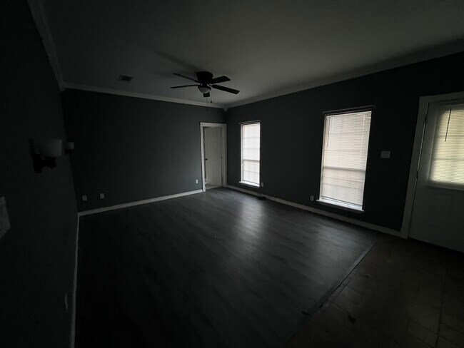 Building Photo - 218 E Haven Rd