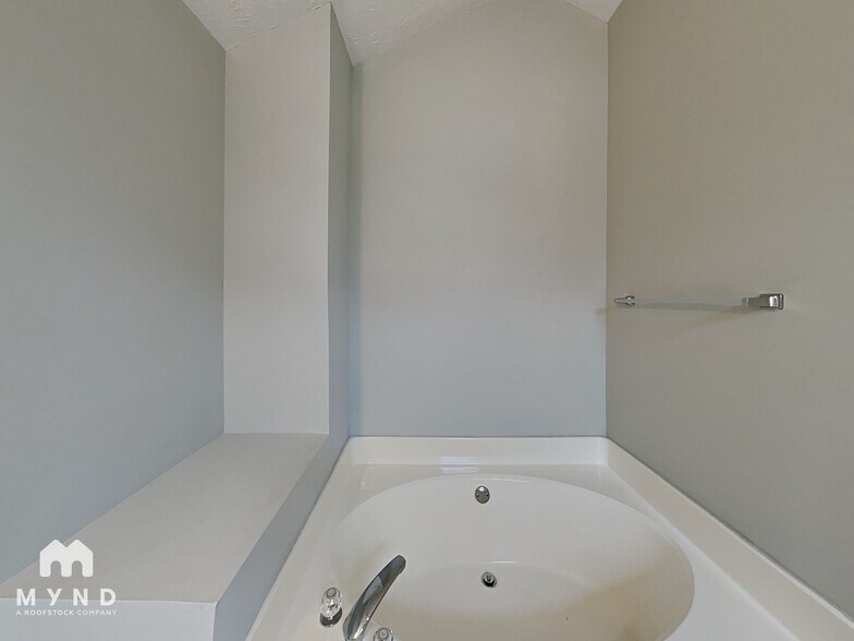 Building Photo - 11190 Knotty Pine Pl