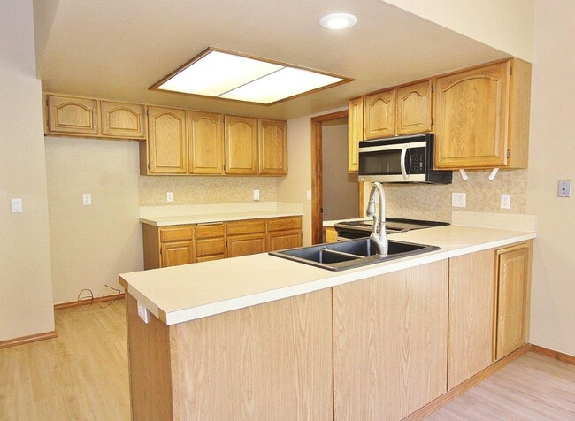 Building Photo - Single-Level w/BG Home in a Quiet Neighbor...