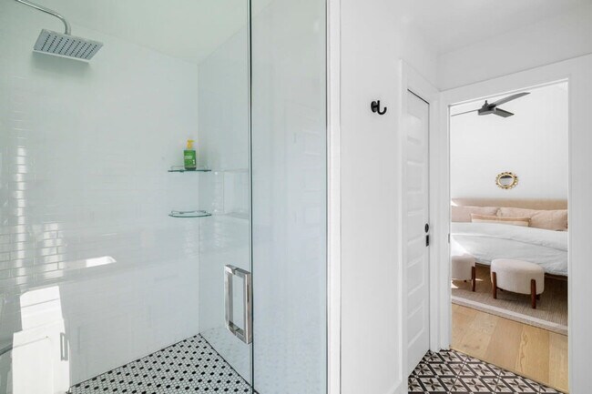 Building Photo - 1204 E 32nd St