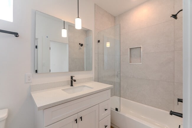 Building Photo - 7605 Victory Dr