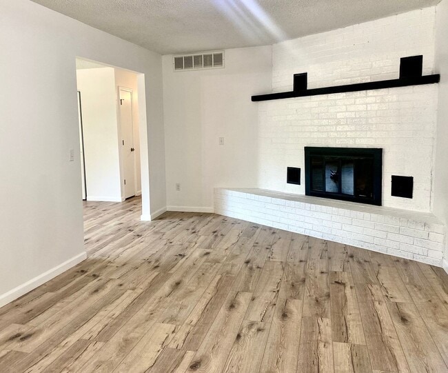 Building Photo - Italian Estates Property Management