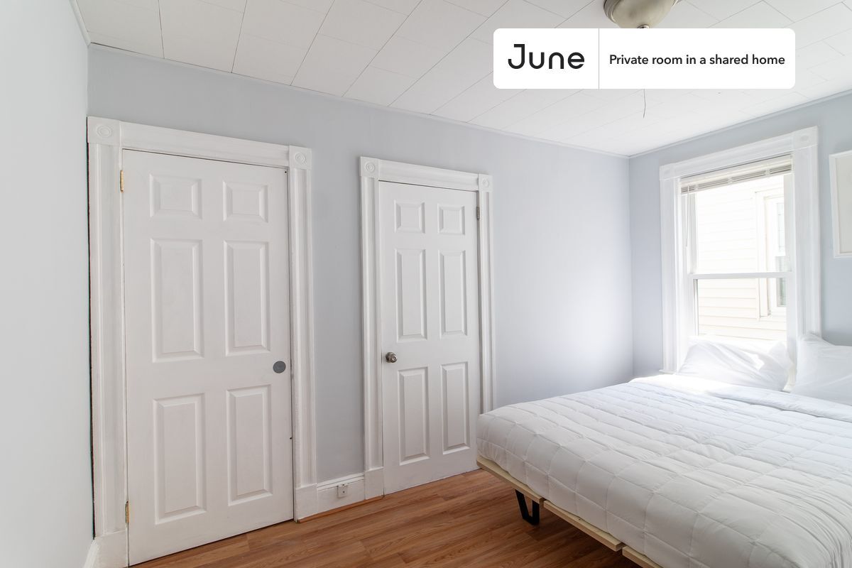 Building Photo - Room in Shared 3 bed/1 bath home