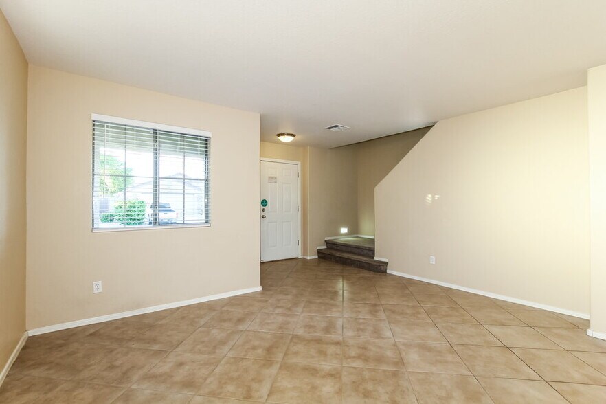 Building Photo - 17423 W Watson Ln