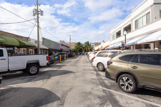 Building Photo - 333 SE Martin Ave