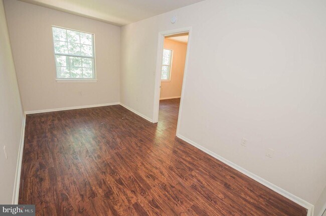 Building Photo - 800 College Ln