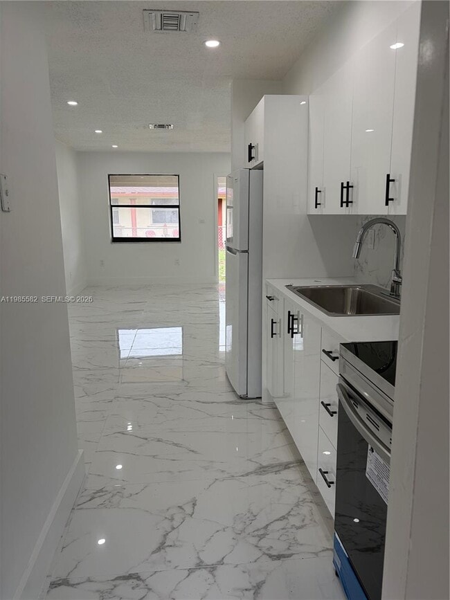 Building Photo - 6172 SW 44th St