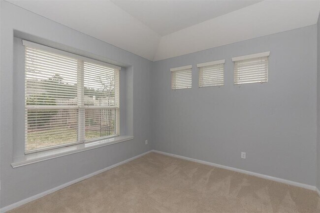 Building Photo - 314 Trillium Dr