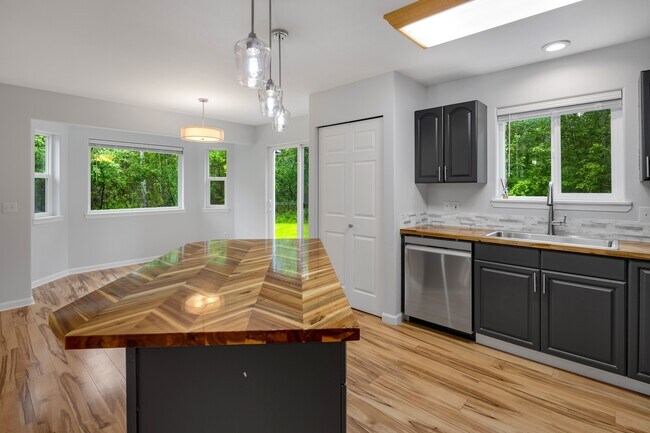 Building Photo - 6977 W Blondell Dr