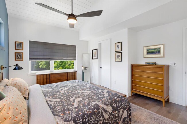 Building Photo - 1217 1/2 W 39th St