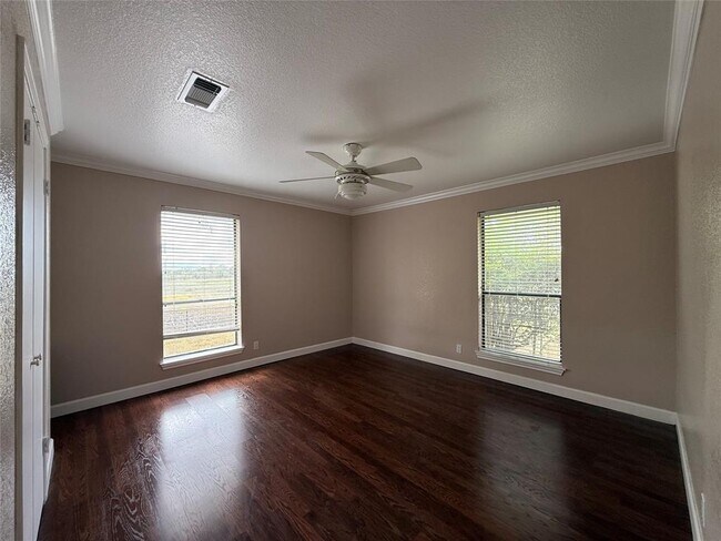 Building Photo - 5850 Dacy Ln