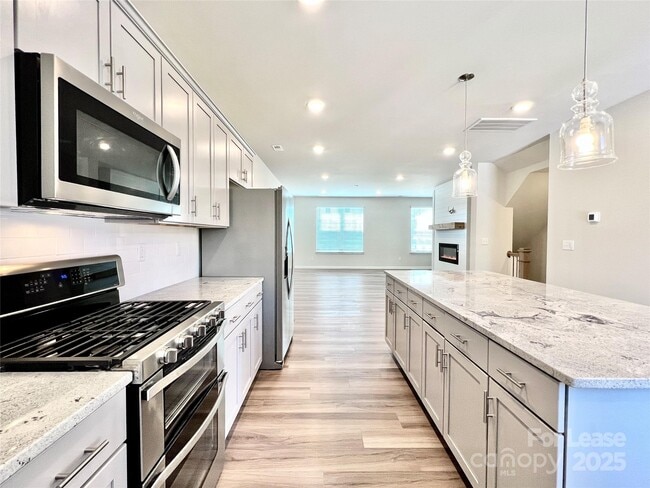 Building Photo - 15022 Camus Ct