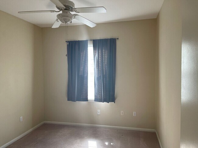 Building Photo - College Station - 4 Bedroom / 2.5 Bath / 2...