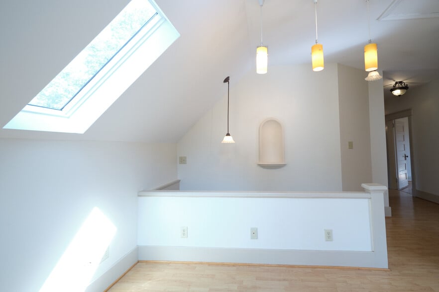 Building Photo - 803 Phillips Ave