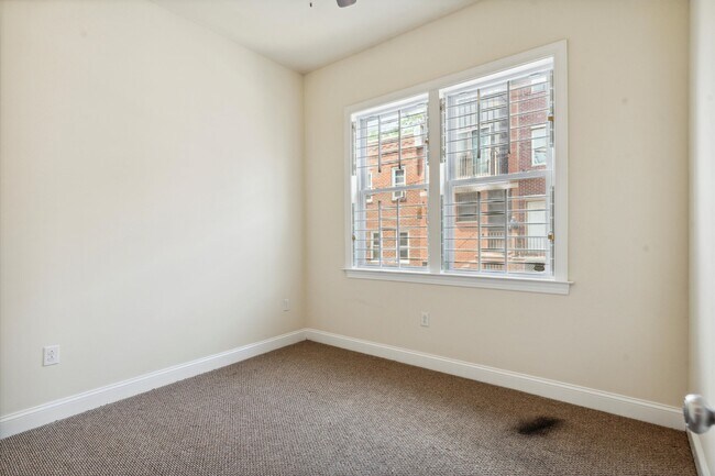 Building Photo - 1714 Fontain St