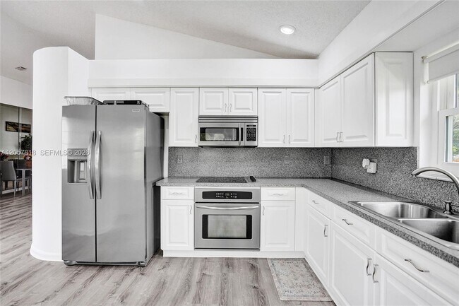 Building Photo - 14049 Skye Terrace