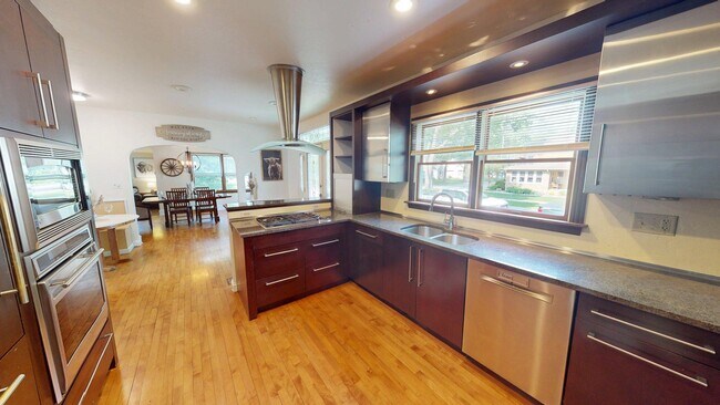 Building Photo - 1625 N Union St