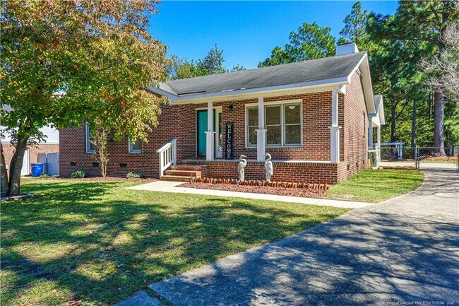 Building Photo - 184 E 12 Oaks Rd