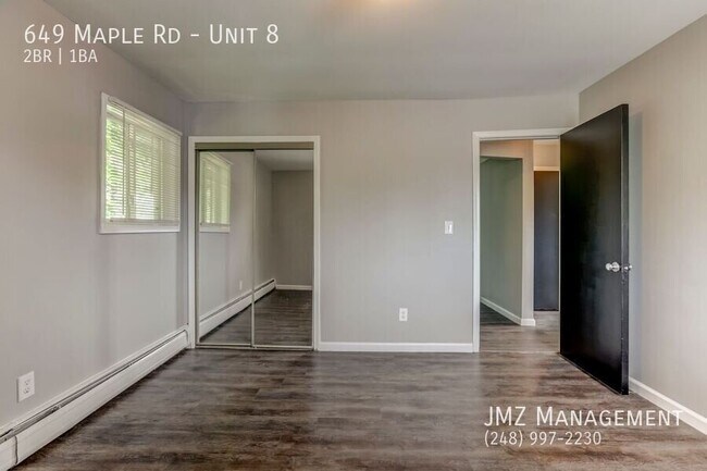 Building Photo - 649 W Maple Rd