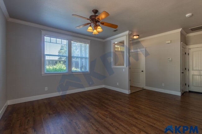Building Photo - Updated 2-Story, 3 Bedroom 2.5 Bath Single...
