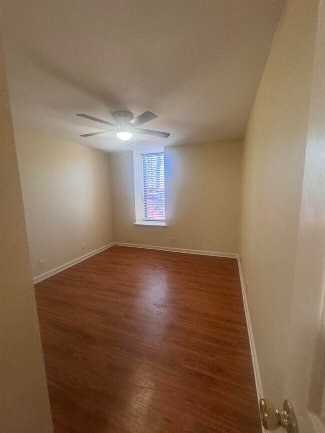 Building Photo - 6633 Poplar Woods Cir E