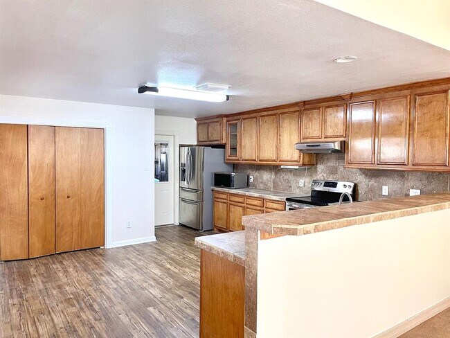 Building Photo - 3258 Meadway Dr