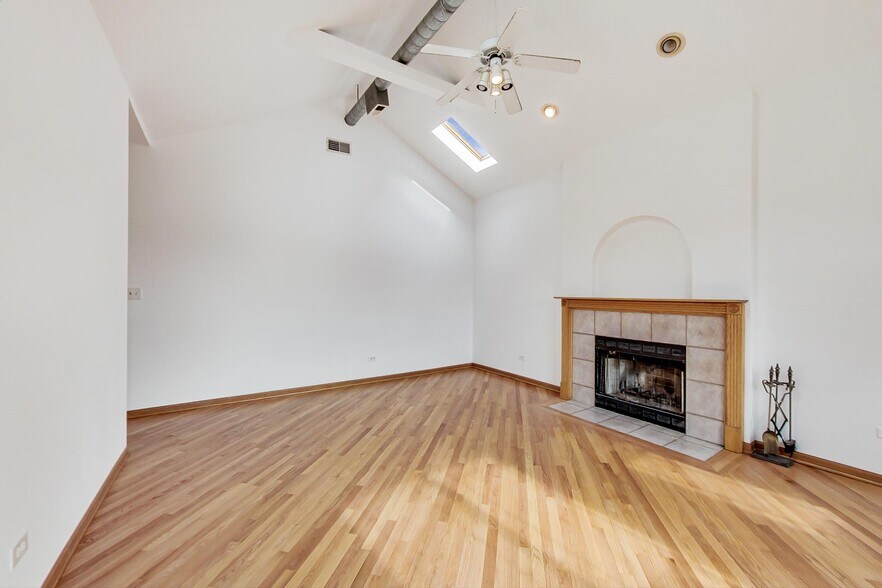 Building Photo - 1446 W Chicago Ave