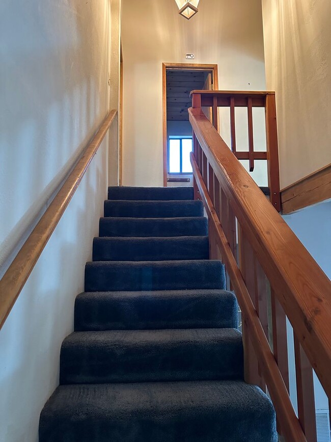 Building Photo - Great End Of Street location -  3 bedroom,...