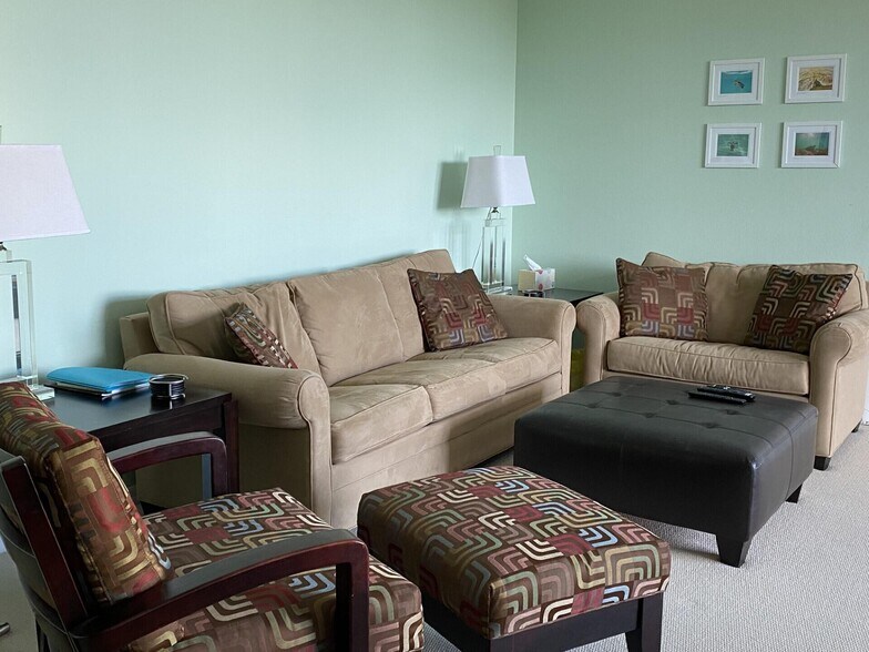 Building Photo - 700 E Boynton Beach Blvd