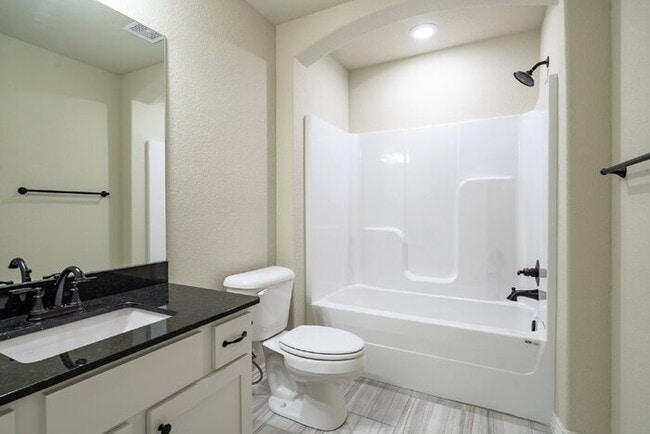 Building Photo - 921 Sassafras Ln