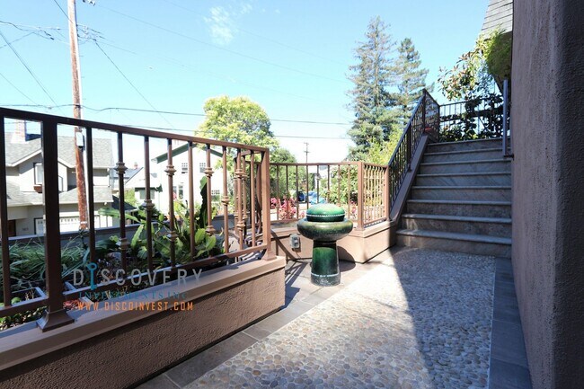 Building Photo - Coming Soon! Coveted Piedmont 5 Bedroom Home