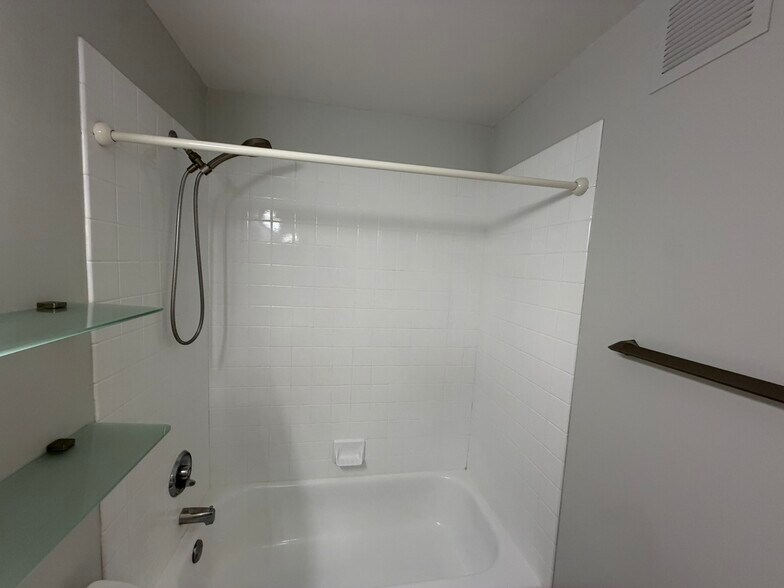 Building Photo - 3660 N Lake Shore Dr