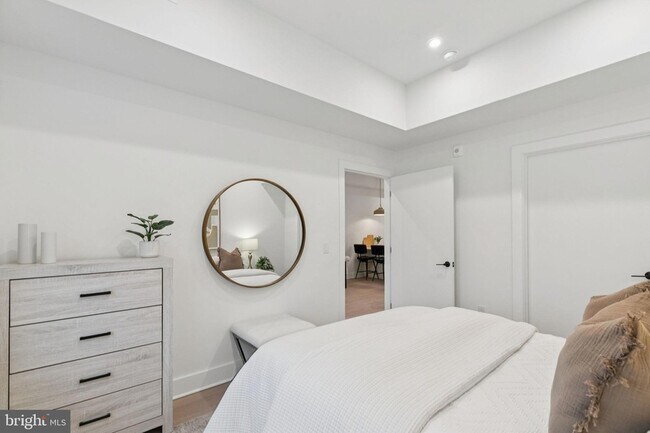 Building Photo - 30 W Allens Ln