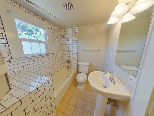 Building Photo - 210-214 NW 11th St.