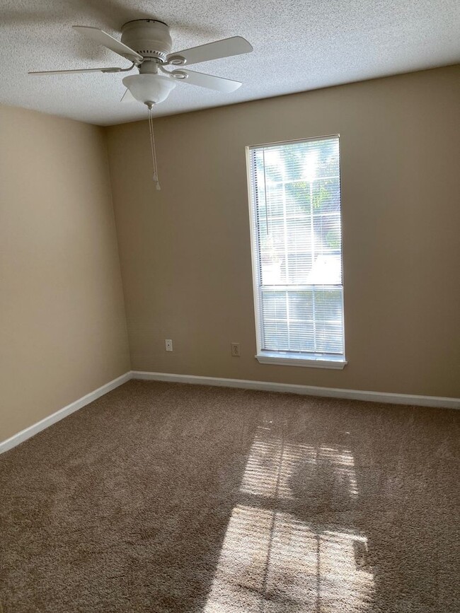 Building Photo - Beautiful home in the heart of Martinez