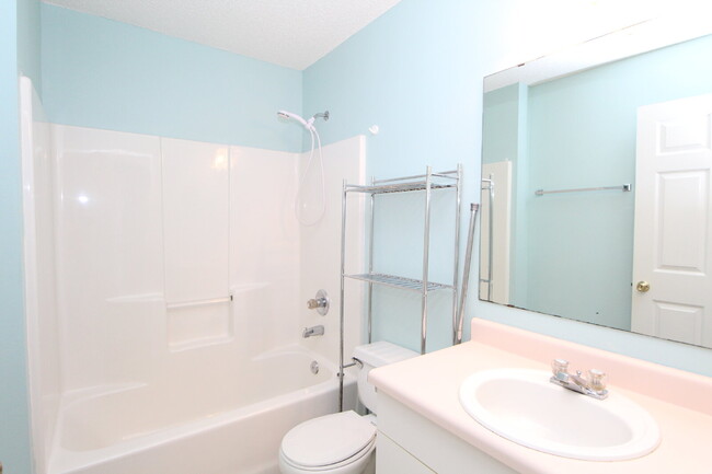 Building Photo - Updated 3-Bed, 2-Bath Home in Charter Oaks...