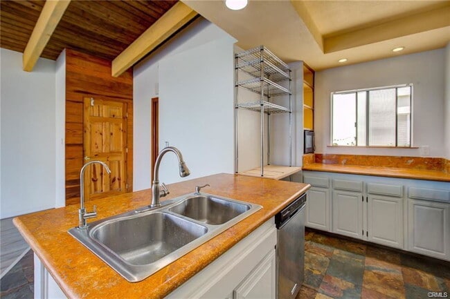 Building Photo - 962 1st St