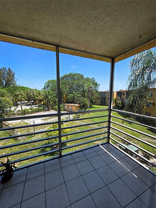 Building Photo - 4374 NW 9th Ave