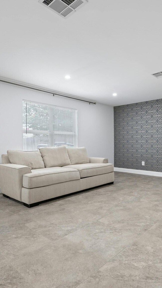 Building Photo - 3809 Haleys Way