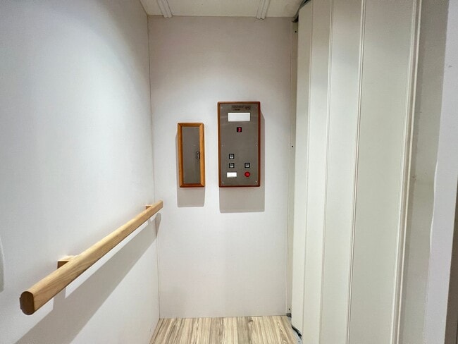 Building Photo - Beautiful 4 Bed 4.5 Bath luxury Townhouse with Elevator located by the Beach Lauderdale by the Sea