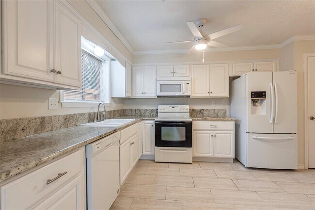 Building Photo - 2435 Heritage Bend Dr