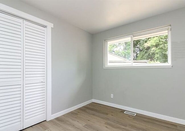 Building Photo - Beautiful 3 Bedroom Home on Spacious Lot in Federal Way