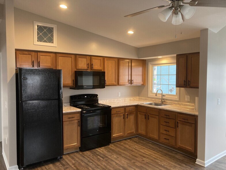 Kitchen with appliances - 1408 3rd Ave