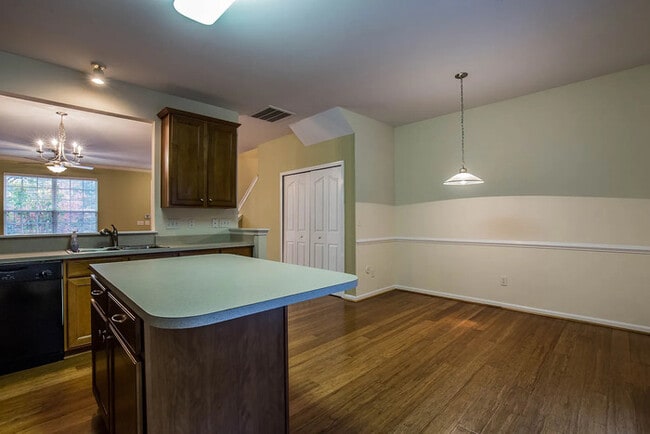 Building Photo - 303 Huck Ct